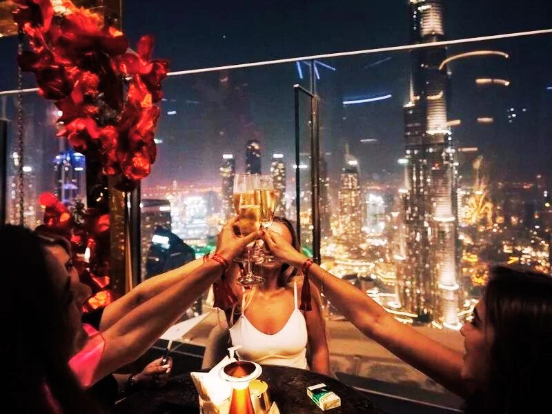 Dubai Packages - Drink at the highest bar in the world 